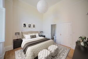 Principal bedroom- click for photo gallery